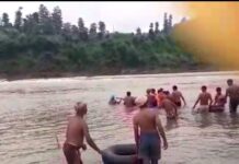 હદ થઇ ! આઝાદીના સાત દાયકા પછી પણ નદી ઓંળગવા બ્રિજ નથી