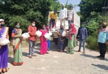 આદિવાસી સર્વાંગી વિકાસ સંઘ સોનગઢ દ્વારા કેવડિયામાં અસરગ્રસ્ત પરિવારોમાં કિટ વિતરણ