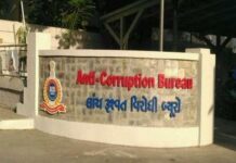 પારડી તાલુકા સેવા સદનના કારકુન ખાતેદાર પણાનો દાખલો માટે 2 હજાર વચેટીયા હાથે લેતા પકડાયો