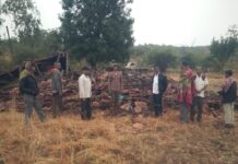 કપરાડા: ચાવશાળામાં કમોસમી વરસાદમાં આદિવાસી પરિવારનું કાચું મકાન ધરાશય