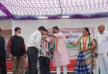 બારડોલીમાં 200 જેટલા ભાજપના કાર્યકરો કેસરીયો ઉતારીને ઝાલ્યો કોંગ્રેસના હાથ !