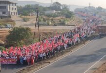 મુંબઇના આઝાદ મેદાનમાં ખેડૂતોના સમર્થનમાં હજારો ખેડૂતો પહોંચ્યા