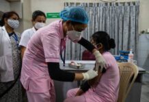નવસારી જિલ્લામાં વેક્સિનના બીજા ડોઝથી 234 હેલ્થકર્મી થયા રક્ષિત !