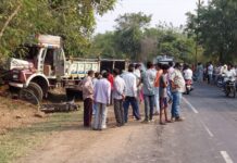 વ્યારામાં ટ્રક અને બે બાઇક વચ્ચે અકસ્માત : ૩ના મોત, ટ્રકચાલક ફરાર !