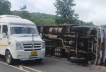 સાપુતારામાં માલેગામ ફોરેસ્ટ રેસ્ટ હાઉસ પાસે ટેમ્પો પલટી મારી જતા ગંભીર અકસ્માત