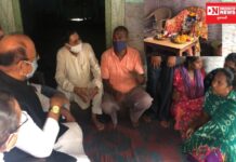 પૂર્વ મુખ્યમંત્રી શંકરસિંહ વાઘેલાએ વઘઇના મૃતક યુવાનના પરિવારની લીધી મુલાકાત