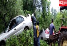 કપરાડાના પાનસ ગામમાં કાર ચાલકનો સ્ટેરિંગ ઉપરથી કાબુ ન રહેતાં કાર ગટરમાં ઉતરી !