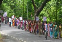 મહારાષ્ટ્રમાં આદિવાસીઓનું આંદોલન રંગ લાવ્યું: ગોરેગાંવની પાંચ એકર જમીન પર કરવામાં આવશે પુનર્વસન