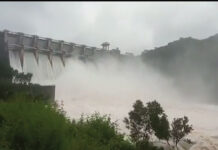 નર્મદા: કરજણ ડેમના 9 ગેટ ખોલી 154000 ક્યુસેક પાણી નદીમાં છોડતા, કાંઠાના ગામોને કર્યા એલર્ટ