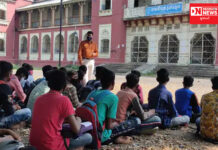 જાણો: ક્યાં સરકારી શાળાના બાળકોને ઝાડ નીચે બેસીને પરીક્ષા આપવા બન્યા મજબુર !