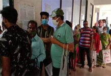 ડાંગના લોકોને કોરોના વેક્સીનેસનને લઈને કામ અર્થે સ્થાનિક કચેરીઓમાં આવી રહ્યો છે ધક્કા ખાવાનો વારો