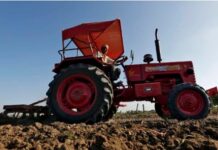 જાણો: ક્યાં નહેરમા ટ્રેક્ટર પલટી મારતા ચાલકનું દબાઈ જવાથી પ્રાણ પંખેરું ઉડી ગયું