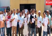 વાંસદાના કુકણા સમાજ ભવનમાં ભેગા થયા 11 એપ્રિલે યોજાનારા ડાયરાની આયોજક ટીમ અને આદિવાસી લોકો