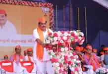 સુરતમાં ‘વન ડે વન ડિસ્ટ્રીક્ટ’ કાર્યક્રમમાં C R પાટીલે કેજરીવાલ, AAP અને ગુજરાતીઓ વિષે શું બોલ્યા..