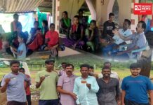 વાંસદાના સુખાબારી ગામમાં APPના કાર્યકર્તાઓ દ્વારા ગેરંટીકાર્ડનું ડોર ટુ ડોર વિતરણ..