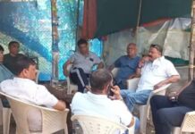 વલસાડના ઇતિહાસમાં પ્રથમ વખત EVM મુકેલા સ્ટ્રોંગરૂમ મથકો પર AAP અને કોંગ્રેસના ઉમેદવારો અને કાર્યકરોનો પહેરો