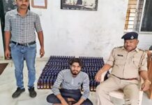 વાંસદા પોલીસના ચક્રવ્યૂહમાં દારુ ભરેલી પીકઅપ ફસાઈ: ચાલકની ધરપકડ: બે વોન્ટેડ