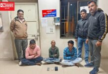 નસવાડીના રાતાકાદવ ગામની સીમમાં ડુંગળીમાં જુગાર રમતા 3 જુગારીયાઓ પકડાયા 4 ફરાર