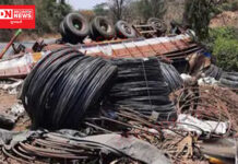 કપરાડાના કુંભઘાટ પાસે ટ્રક પલટી..ચાલકને ઈજા.. લોખંડ થયું વેરવિખેર..