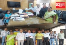 વલસાડ જિલ્લા ભારતીય કિશાન સંઘ પ્રમુખ શશીકાંત પટેલની આગેવાનીમાં અસરગ્રસ્ત ખેડૂતોએ જિલ્લા કલેકટરને આવેદનપત્ર પાઠવ્યું