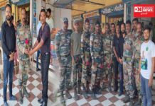 ટ્રેનિંગ પૂરી કરી ફરજના સ્થળે પરત ફરતા ભારતીય સૈનિકોનું ખેરગામમાં નિવૃત સૈનિક અને આદિવાસી સમાજ પ્રમુખ દ્વારા લાગણીશીલ સ્વાગત