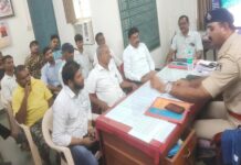 વિશ્વ આદિવાસી દિવસની ઉજવણી સંદર્ભે ધરમપુરના આદિવાસી સમાજની સ્થાનિક PSI સાથે બેઠક