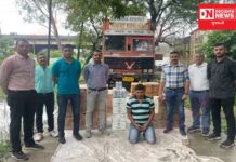 નવસારીના ગણદેવી રોડ પર ટ્રકના ચોરખાનામાં છૂપાવીને મુકેલો પાંચ લાખનો દારૂ LCBને બાતમીના આધારે એક ઈસમની ધરપકડ કરી.