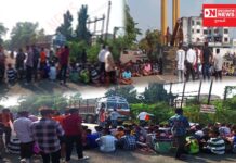 માંડવીમાં આદિવાસી વિદ્યાર્થીઓએ હોસ્ટેલની સુવિધા માટે રસ્તા પર ઉતર્યા. રોડ ચક્કાજામ કરી કર્યો વિરોધ.