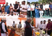 કેવડિયા સ્ટેચ્યુ ઓફ યુનિટી ખાતે નર્મદા ડેમ વ્યૂ પોઇન્ટ-1 પર 30 સ્ટોલ ઉભા કરાયાં.