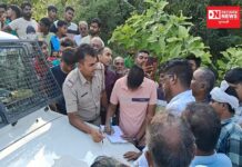 ચીખલીના કાકડવેલ ગામમાં ભારત માલા પ્રોજેકટની સર્વે ટીમની રૂઢીગામ સભા મુજબ ગ્રામજનોએ કરી અટકાયત