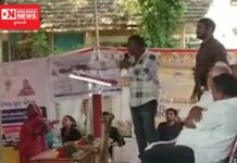 વાલીએ કહ્યું.. બાળકો ઓટલા પર ભણે છે.. આ વિકસિત ભારત રથયાત્રામાં તાયફાવો બંધ કરો..? અધિકારીઓનું ઝૂક્યું માથું