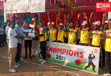 ધરમપુરના સાદડવેરામાં ટેનિસ ક્રિકેટ ટુર્નામેન્ટમાં ખડકીની ટીમ વિજેતા..30,000નું રોકડ રકમ અને મળી ટ્રોફી