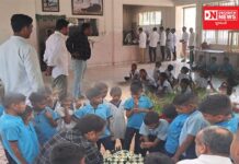 ધરમપુરના ડેપ્યુટી કલેકટર ખોબા આશ્રમની મુલાકાતે.. બાળકોની સુવિધા, શિક્ષણ જોઈ, બાળકો સાથે રમ્યા ચેસ..