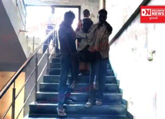 વાંસદા સેવા સદનમાં લીફ્ટના વાંકે દિવ્યાંગ અરજદારોને ઊંચકીને લઈ જવાની નોબત.. 95 જેટલા ગામના સિનિયર અને દિવ્યાંગોને હાલાકી..