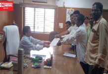 ગુજરાતમાં સરકારી શાળાઓમાં શિક્ષકોની અછત પૂરી કરવા બાબતે ડાંગના AAP પાર્ટીએ આપ્યું આવેદનપત્ર