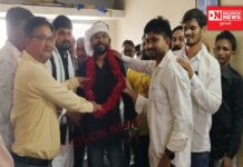 સેવાભાવી ડૉ.નીરવ 70 દિવસની જેલની સફર બાદ ડેડિયાપાડાના ધારાસભ્ય ચૈતર વસાવાએ ફૂલ હારથી કરાયા સન્માનિત..