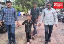 સુરતમાં 8 વર્ષનો બાળક રમતા રમતા રેલવે સ્ટેશન પહોંચ્યો ને ટ્રેનમાં બેસી ગયો, પોલીસે 180 કિમી દૂર નંદુબાર સ્ટેશન પર શોધી કાઢ્યો..