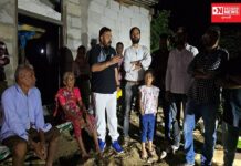 વાલોડના ઘેરીયાવાવ ગામમાં વીજ કનેકશન મેળવવા વલખા મારતા વયોવૃદ્વ દંપત્તિને મળવા અને મદદ કરવા પોહચ્યા આદિવાસી લીડરો..