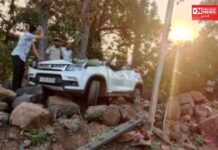 દૂધનીમાં ડ્રાઇવરે સ્ટેરિંગ પરથી કાબુ ગુમાવી દેતાં કાર પલટી મારી ગઈ, 4 લોકોના મોત..