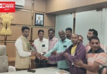 ધરમપુરમાં શ્રીમદ રાજચંદ્ર એજ્યુકેશન ટ્રસ્ટ દ્વારા શિર પડતર જમીન પચાવી પડાવાના મુદ્દે કરજવેરીના ગ્રામજનો સાંસદ ધવલ પટેલને મળ્યા