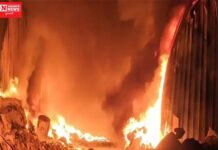 વાપી વિસ્તારમાં ભીષણ આગ, 15 ભંગારના ગોડાઉન આગની લપેટમાં..