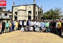 ધરમપુરમાં મુસ્લિમ લોકોએ નમાજ પઢી કાળી પટ્ટી બાંધી કઈ બાબતને લઈ નોંધાવ્યો મૂક વિરોધ..