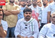 ચૈતર વસાવા અને સાંસદ મનસુખ વસાવા ઝઘડિયાની બ્રિટાનિયા કંપનીના કામદારોની પગાર વધારાની હડતાલની આવ્યા સપોર્ટમાં..