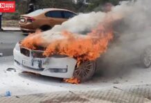 દમણ એરપોર્ટ રોડ પર ભડભડ સળગી BMW કાર, અચાનક આગ લાગતાં કાર ભસ્મીભૂત…