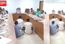 ધારાસભ્ય અનંત પટેલે જમીન પર બેસીને કેમ કરવો પડી રહ્યો છે વિરોધ.. શું છે ડખો ?