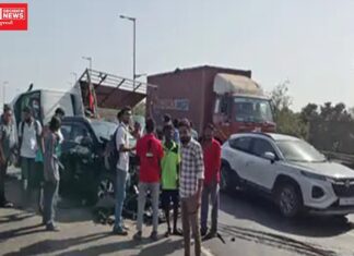 ચીખલી હાઇવે પર ચાર કાર અને એક ટેમ્પો સહિત પાંચ વાહનોનો અકસ્માત…