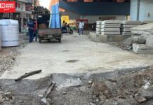 ઉમરગામ રેલવે ફ્લાય ઓવરબ્રિજ નીચે સર્વિસ રોડના કામમાં દબાણકારો અડચણરૂપ…