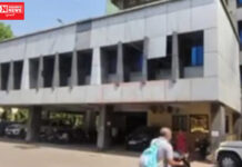 વલસાડમાં જૂની કલેક્ટર કચેરીના ગ્રાઉન્ડ ફ્લોરના સ્લેબના પોપડાં ખરી પડ્યાની બની ઘટના.. શું કહી રહ્યા છે લોકો..