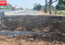 નવસારીના ખરેલમાં દુવાડા પાટીયા સર્વિસ રોડે ચેતવણીદર્શક બોર્ડ ન મુકાતા ચાલકોને અકસ્માતનો ભય..