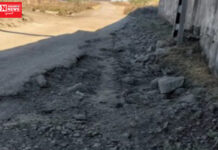 સોનગઢના રાણીઆંબા રેલવે અન્ડરબ્રિજ પાસે ખાડાથી અકસ્માતનો ભય, રસ્તાની જાળવણીની માગ..